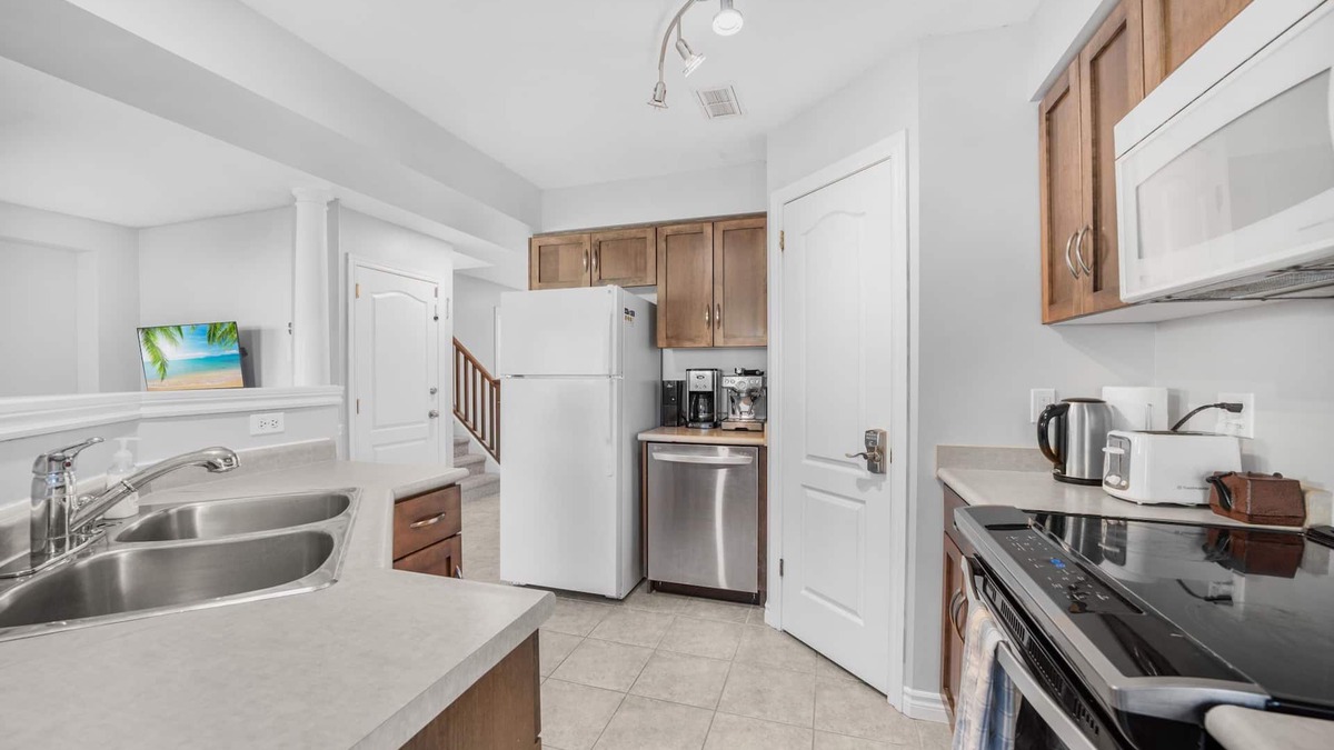 Guelph Apartment | 3 Bedroom, King Bed, Perfect for families, Close to University!