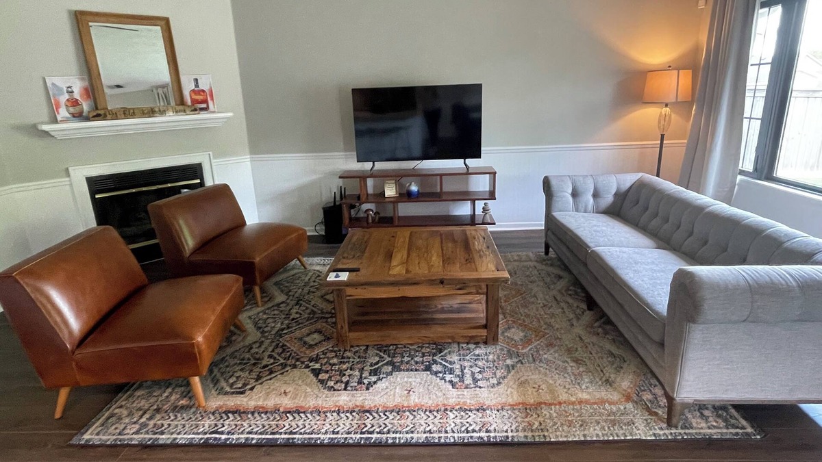 Lexington House | 3-bedroom King Suite Garage with WiFi
