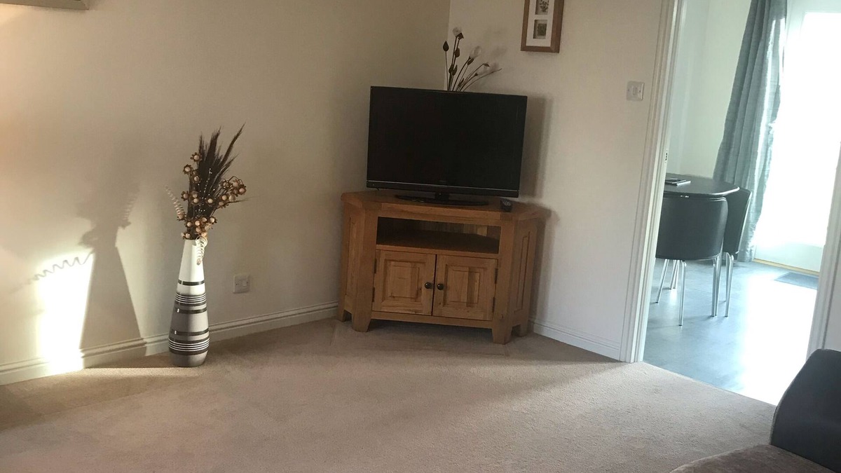 Aberdeen House | 3 BEDROOM KINGSEAT HOUSE, GARDEN, PARKING AND FAST FIBRE WIFI