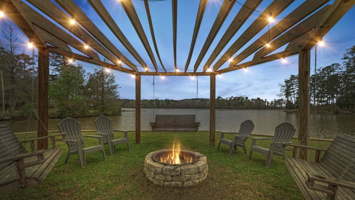 Andalusia Cabin | 3 bedroom lake front cabin, kayaks, fire pit and more!