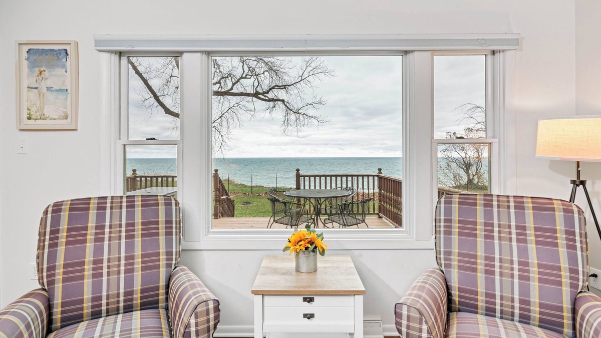 Riverside House | 3 Bedroom Lakefront Retreat w/Amazing Water Views!