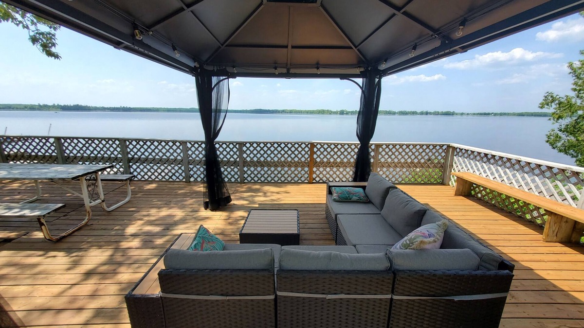 Ramara Cottage | 3 bedroom Lakefront Cottage on Kawartha Lakes close to the GTA. Pet friendly!