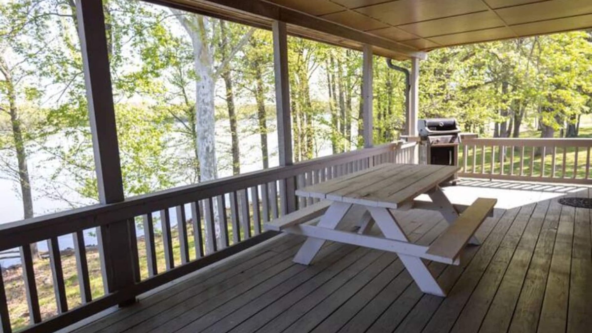 Cadiz Condo | 3 Bedroom Lakefront Condos - Dog Friendly