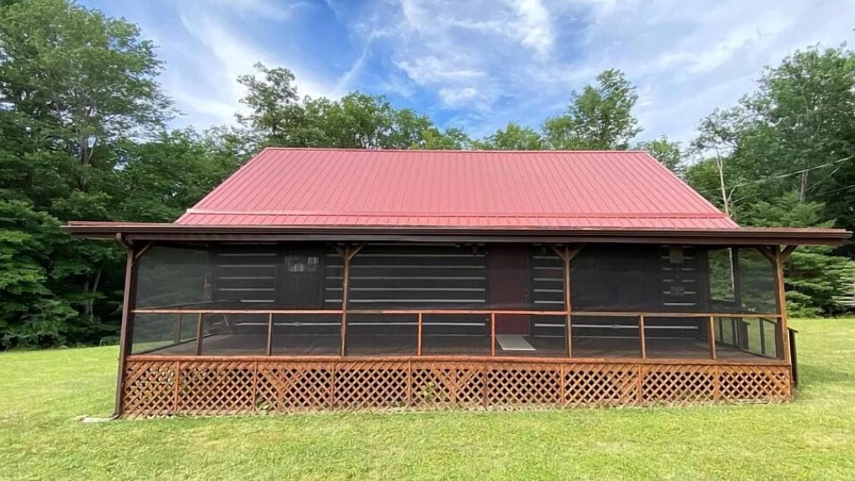 True Cabin | 3 bedroom Log Cabin on 11 acres 3 minutes from Pipestem Resort State Park