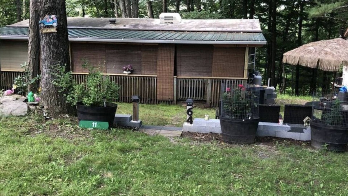 White Mills House | 3-bedroom mobile home in delightful Hawley with WiFi, AC