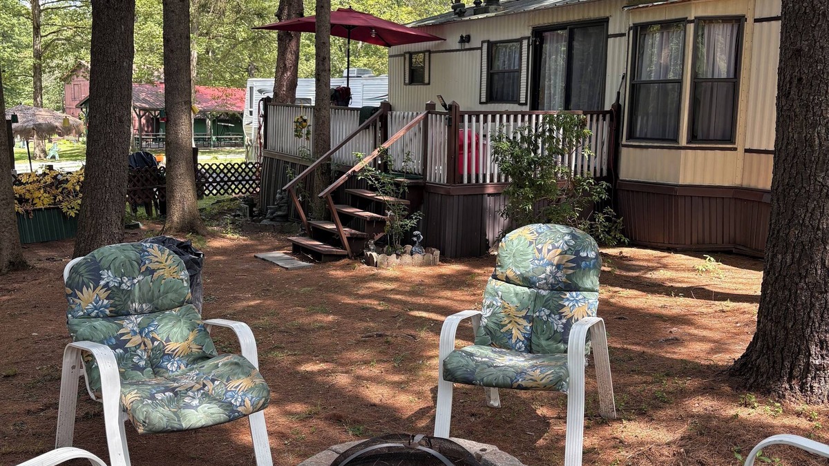 White Mills House | 3-bedroom mobile home in charming Hawley with AC