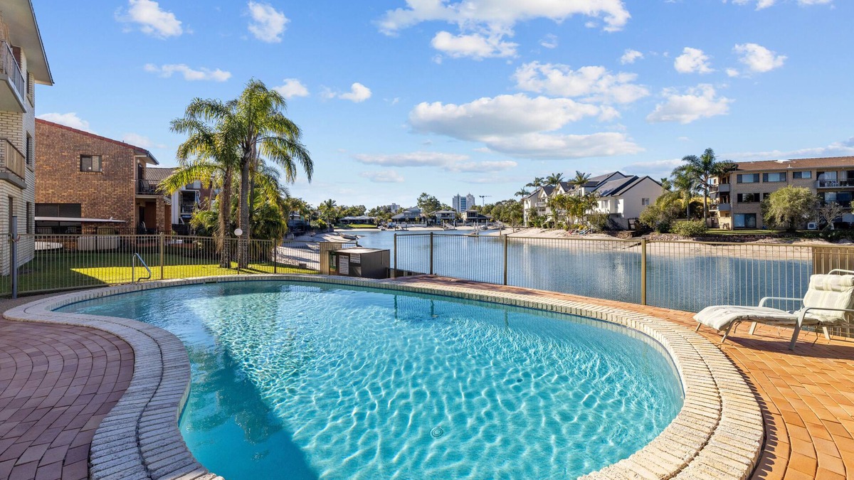 Mooloolaba Villa | 3 Bedroom Mooloolaba Canal property