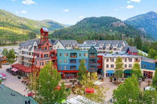 River Run Apartment | 3 Bedroom Mountain Condo In River Run Village With Expansive Mountain Views And Walking Distance To Ski Slopes