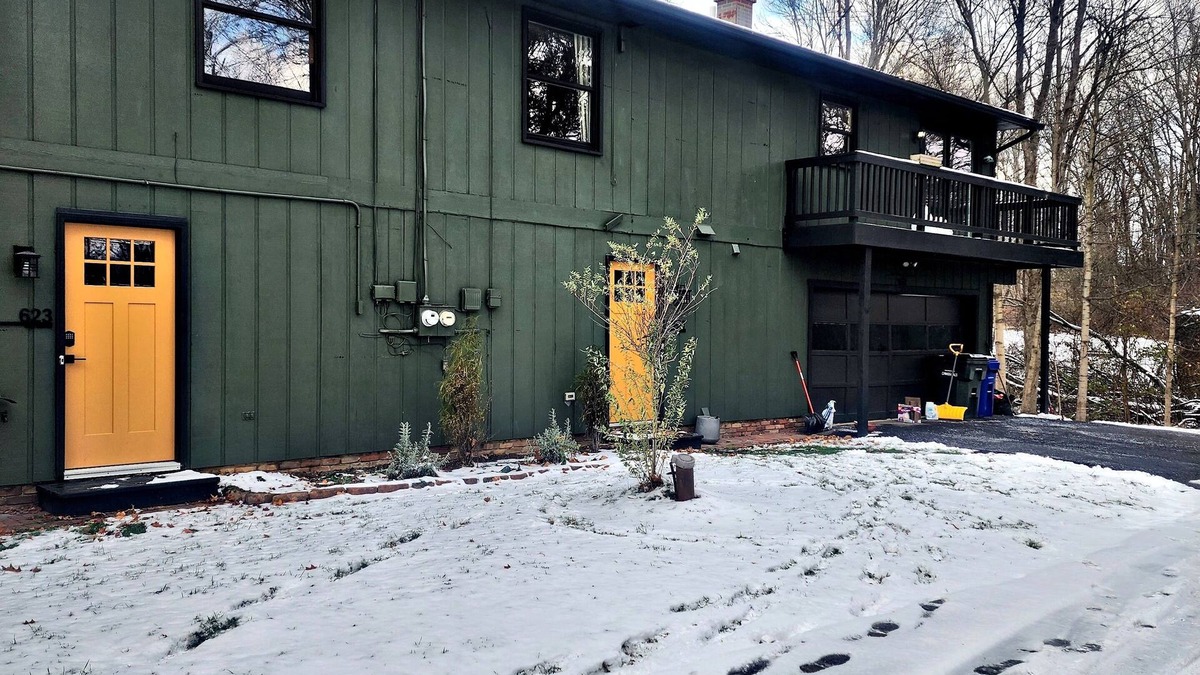 Cuyahoga Falls House | 3 bedroom nature retreat near Blossom Music, Sarah's vineyard & National park