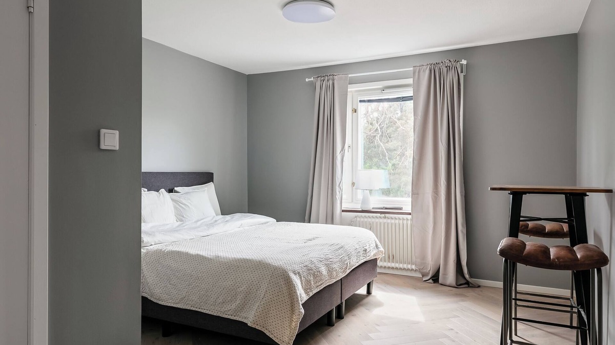 Bandhagen Apartment | 3 Bedroom Newly Renovated City Apartment