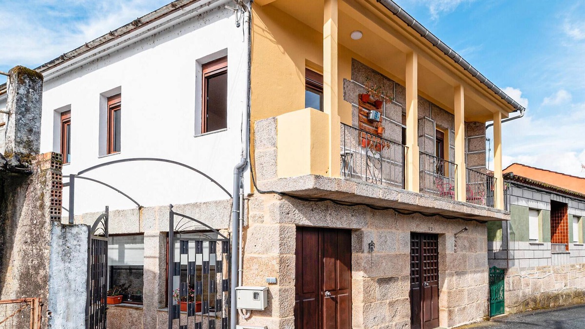 Arnoia Apartment | 3 bedroom nice apartment in A Arnoia
