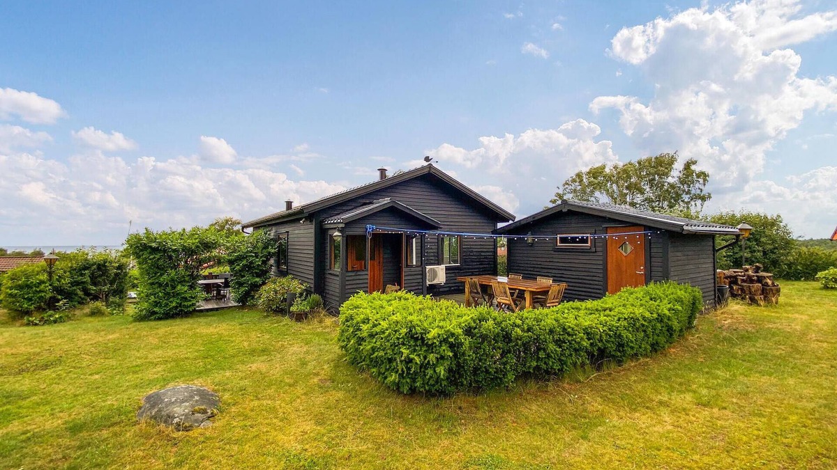 Varobacka House | 3 bedroom nice home in Väröbacka