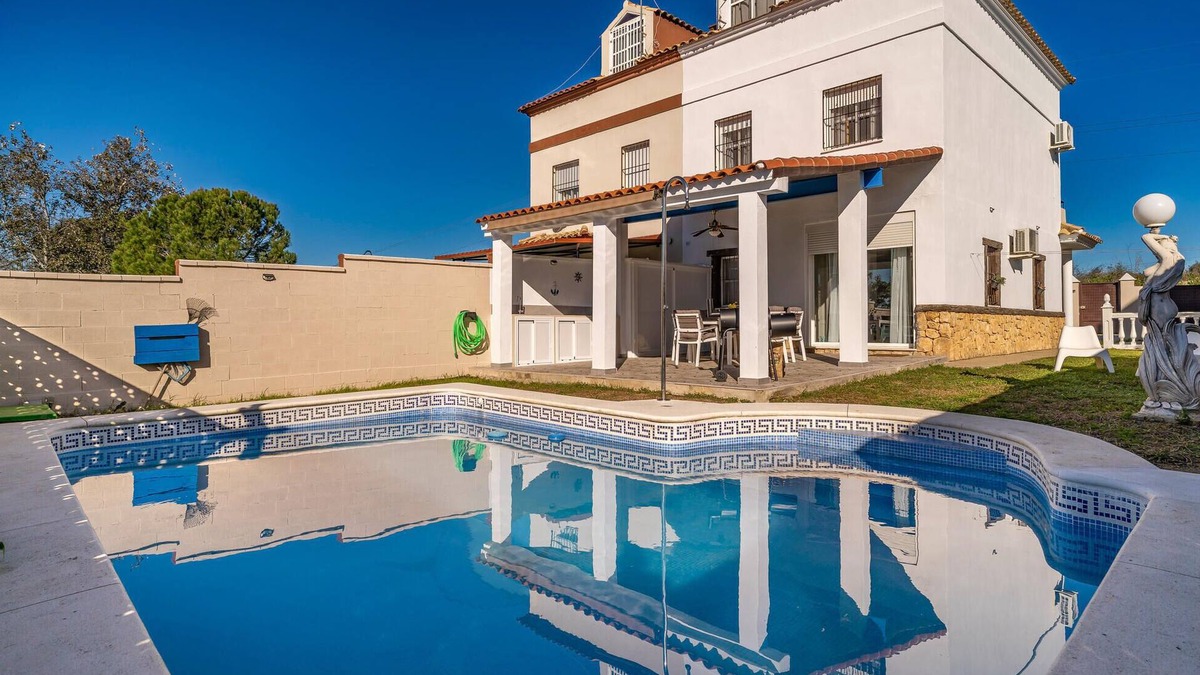 Salteras House | 3 bedroom nice home in Salteras