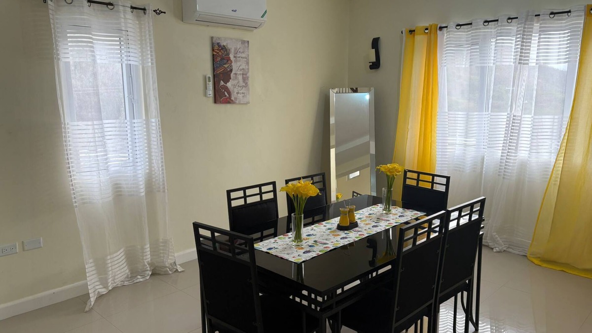 Portmore Apartment | 3-bedroom penthouse in Portmore. Pool and beach access. Centrally located