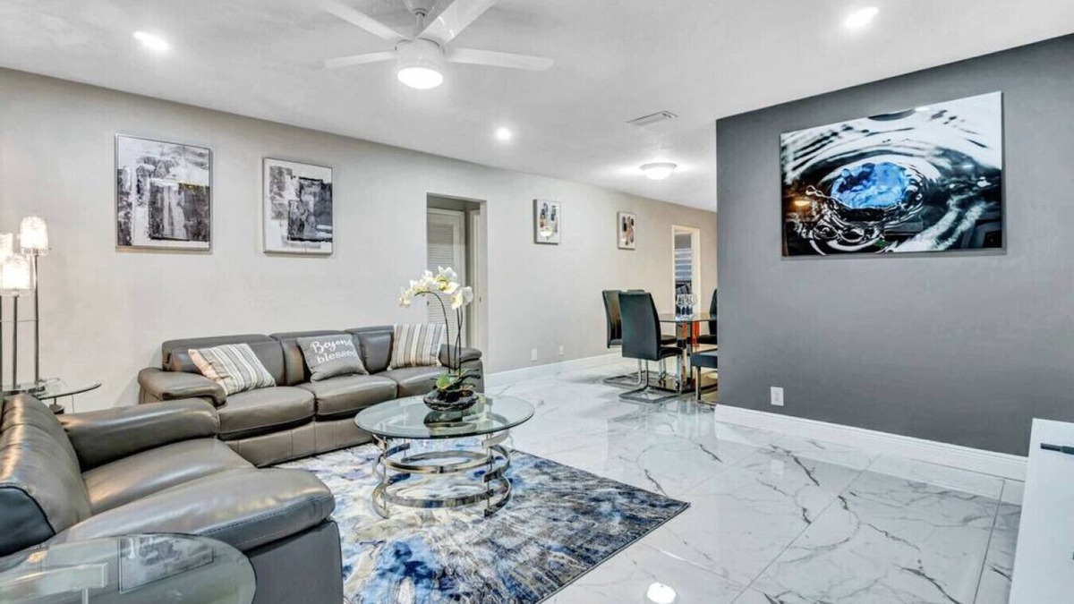 Coral Springs House | 3 Bedroom Pool Home with Modern Interior Design
