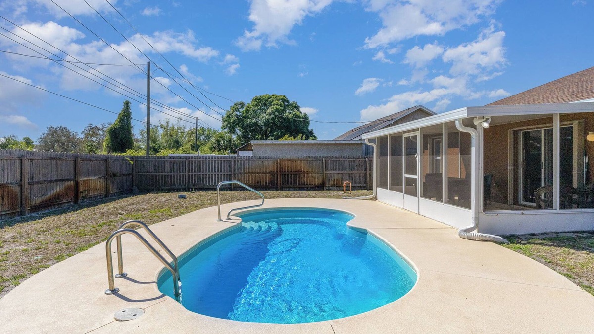 Interchange Square House | 3-bedroom pool house in Palm Bay in quiet neighborhood