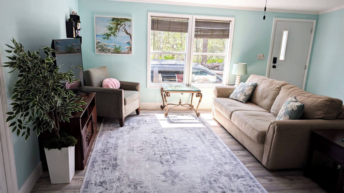 Avis Oaks House | 3-bedroom Private Forest Retreat Home with Wifi and Full Kitchen