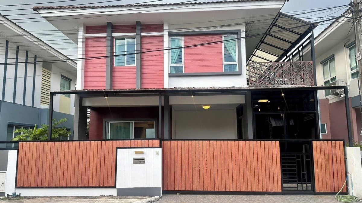 Talat Nuea House | 3-bedroom private house with commonpool,fitness room,WiFi 20min to patong beach