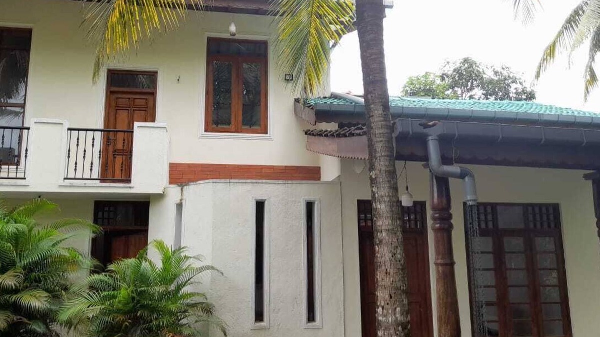 Ekala Villa | 3-Bedroom Private Villa Near Colombo Airport with FREE Wi-Fi, Kitchen & Garden