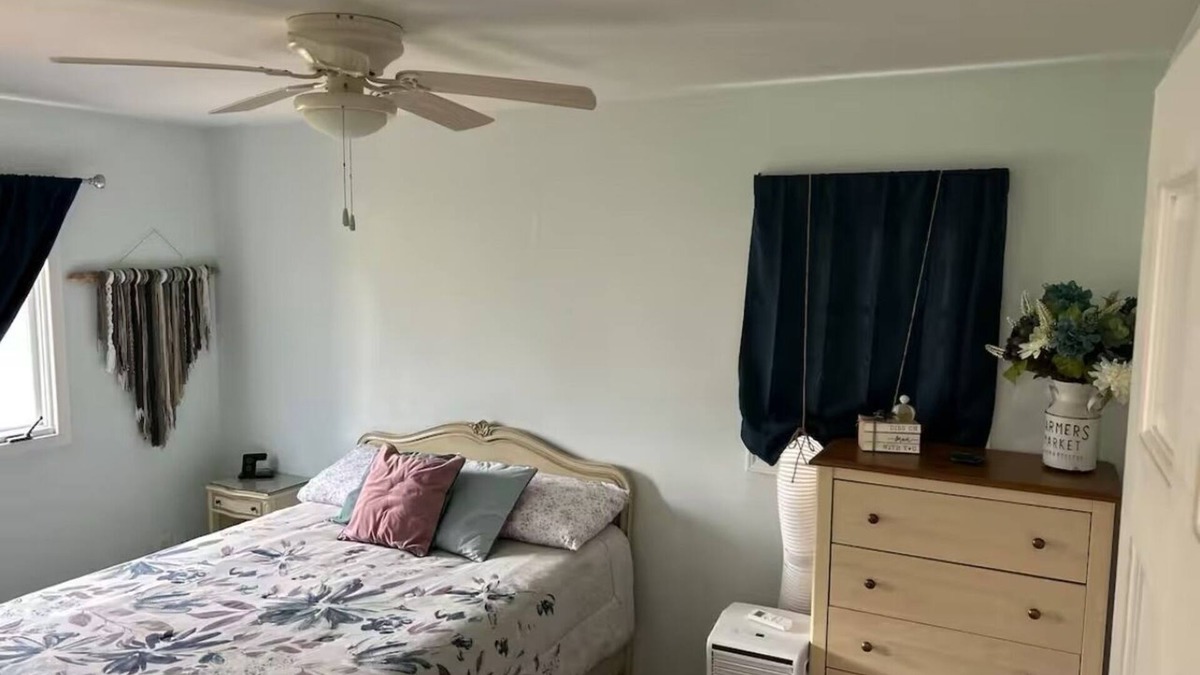 Rock Falls House | 3 bedroom ranch, sleeps 9, with AC,WiFi, and impeccable cleanliness.