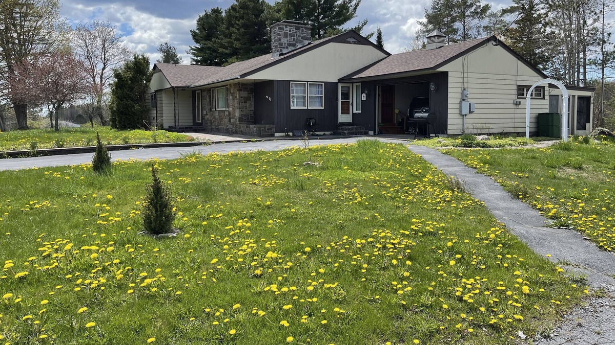 Lewis County House | 3 Bedroom Ranch with a pond, Tug Hill Snowmobile