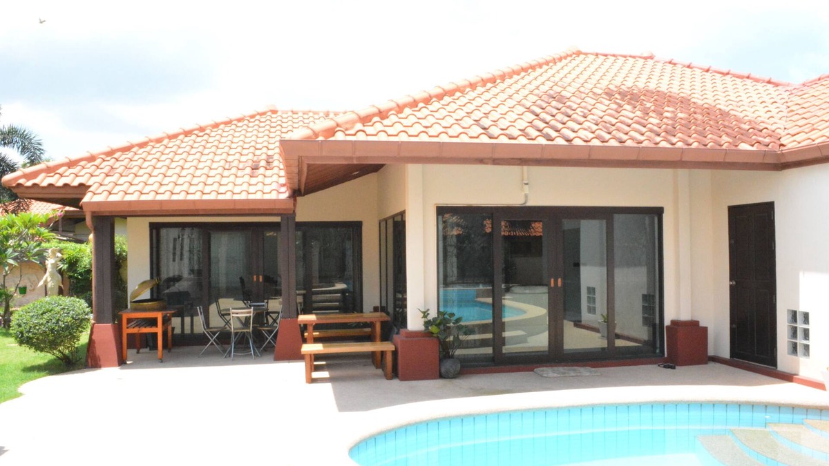 Na Chom Thian Villa | 3 Bedroom South Pattaya Beachfront, 300 m Beach front , Gated Village