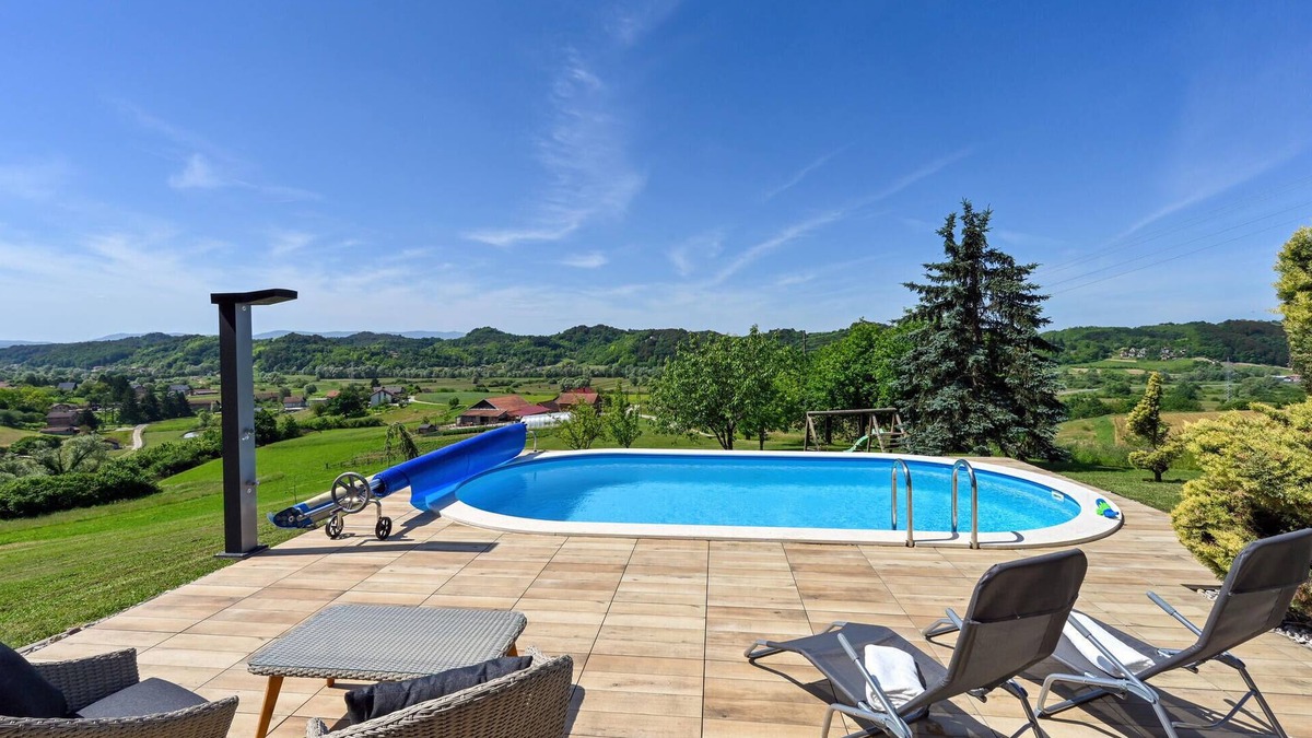 Mace House | 3 bedroom stunning home in Mace