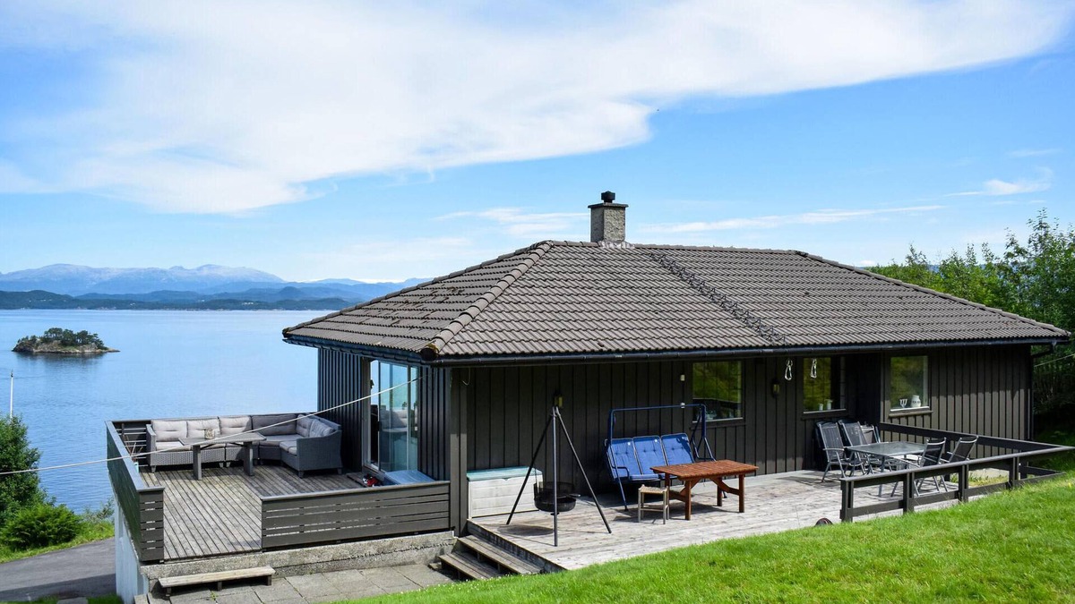 Bjoa House | 3 bedroom stunning home in Bjoa
