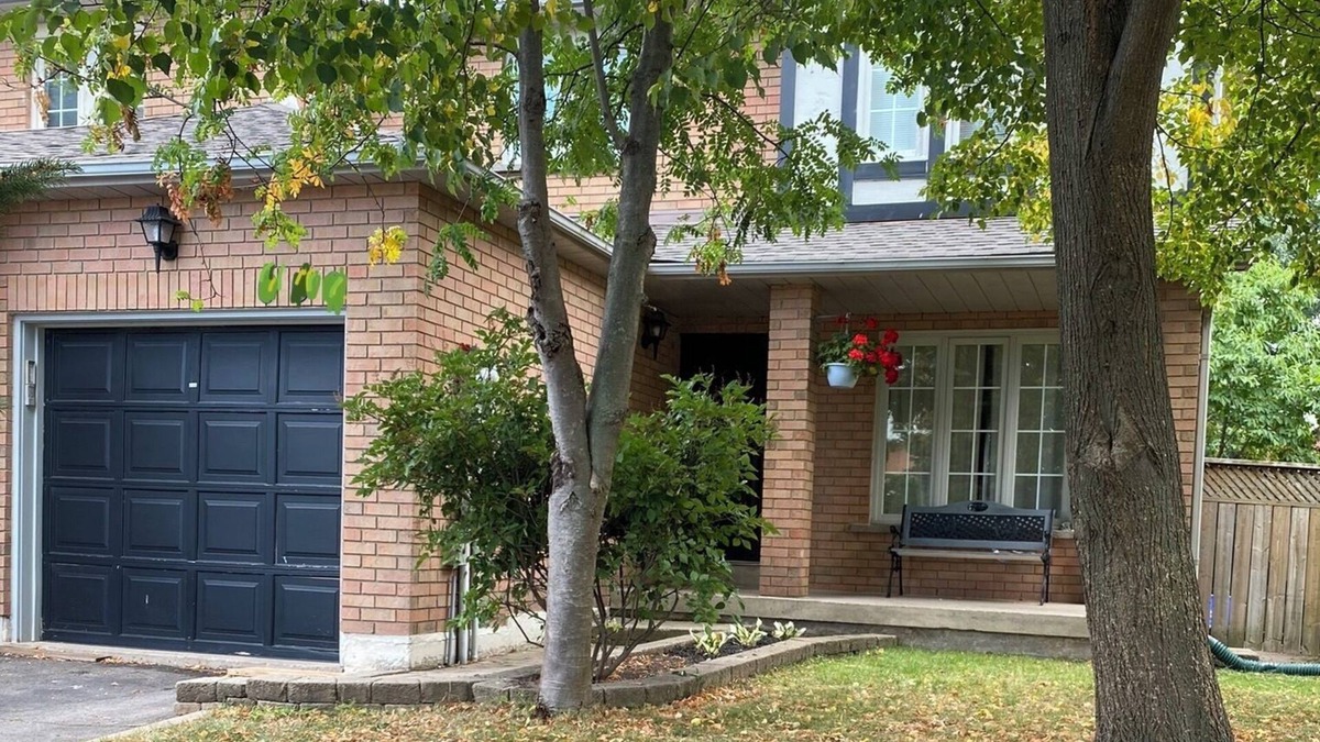 Burlington House | 3-Bedroom Stylish and Spotless House.