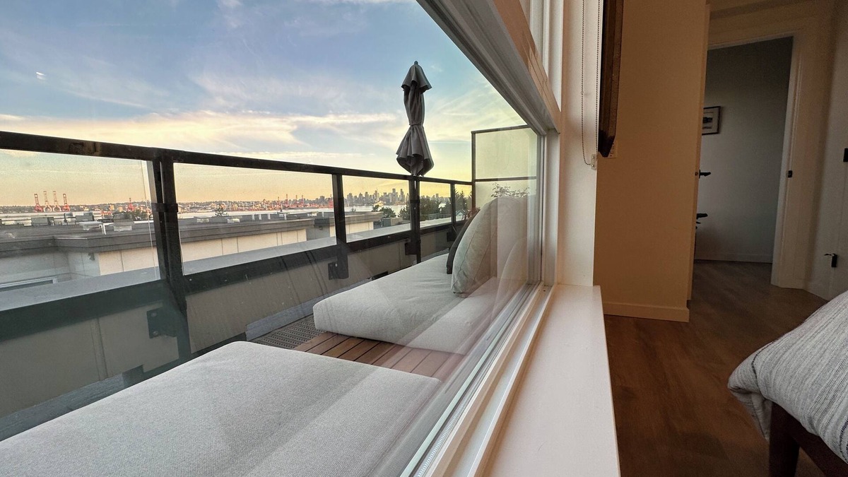 Lower Lonsdale House | 3 Bedroom Townhouse in North Vancouver - City View