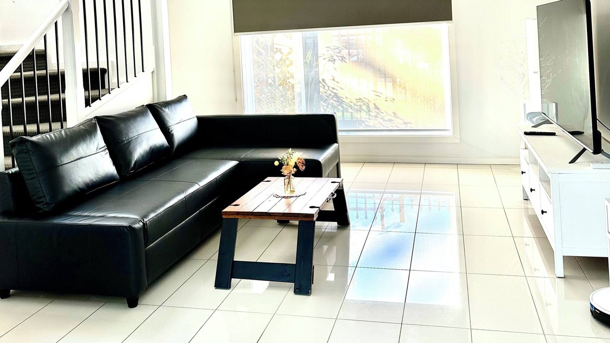 St. Albans House | 3-bedroom townhome in lovely St Albans, close to Melbourne airport with WiFi, AC