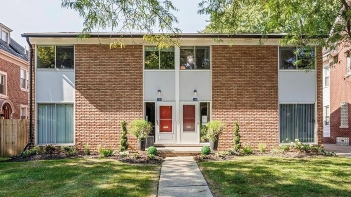 Grosse Pointe House | 3-bedroom townhome in brilliant Grosse Pointe with AC, WiFi Great location,