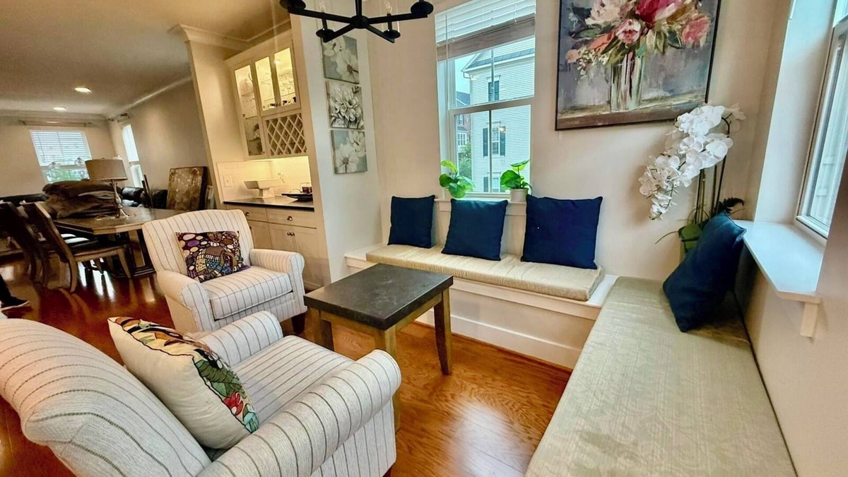 Clarksburg House | 3-bedroom townhome in charming Clarksburg in calm neighborhood.45 mn to DC