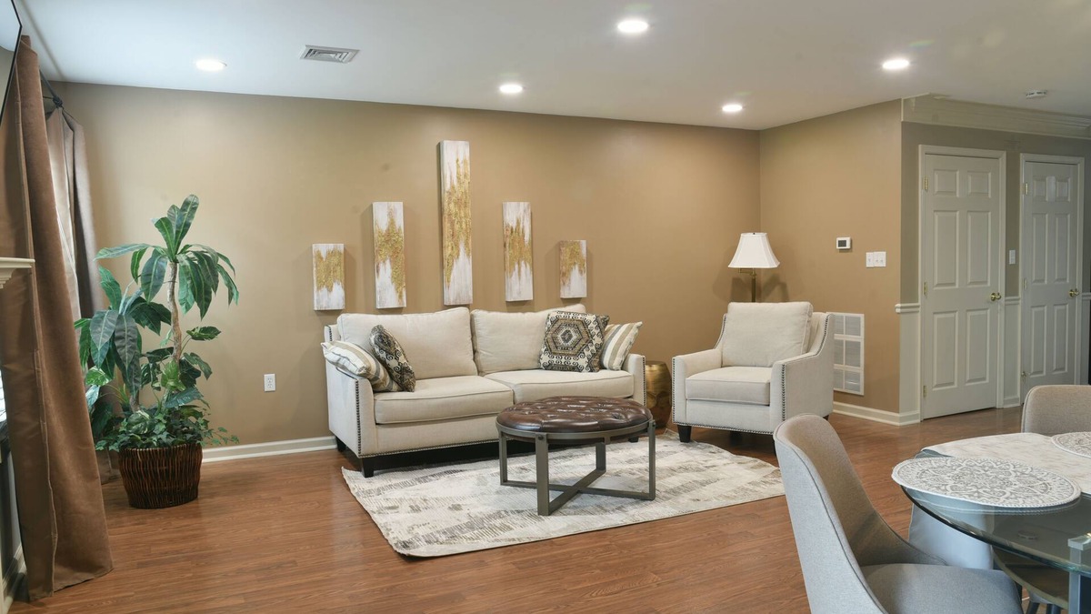Enola House | 3-bedroom townhouse close to Mechanicsburg, Camp Hill, Harrisburg and Hershey