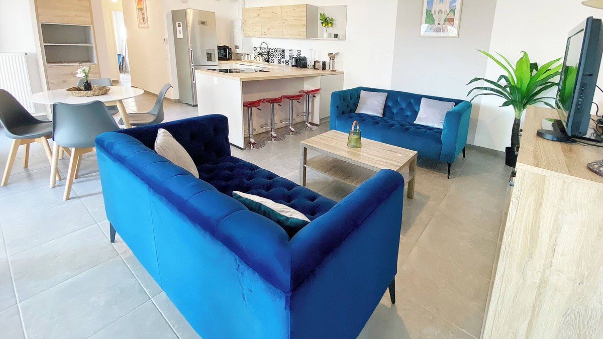 Coutures House | 3 bedroom townhouse with garden, terrace and private parking