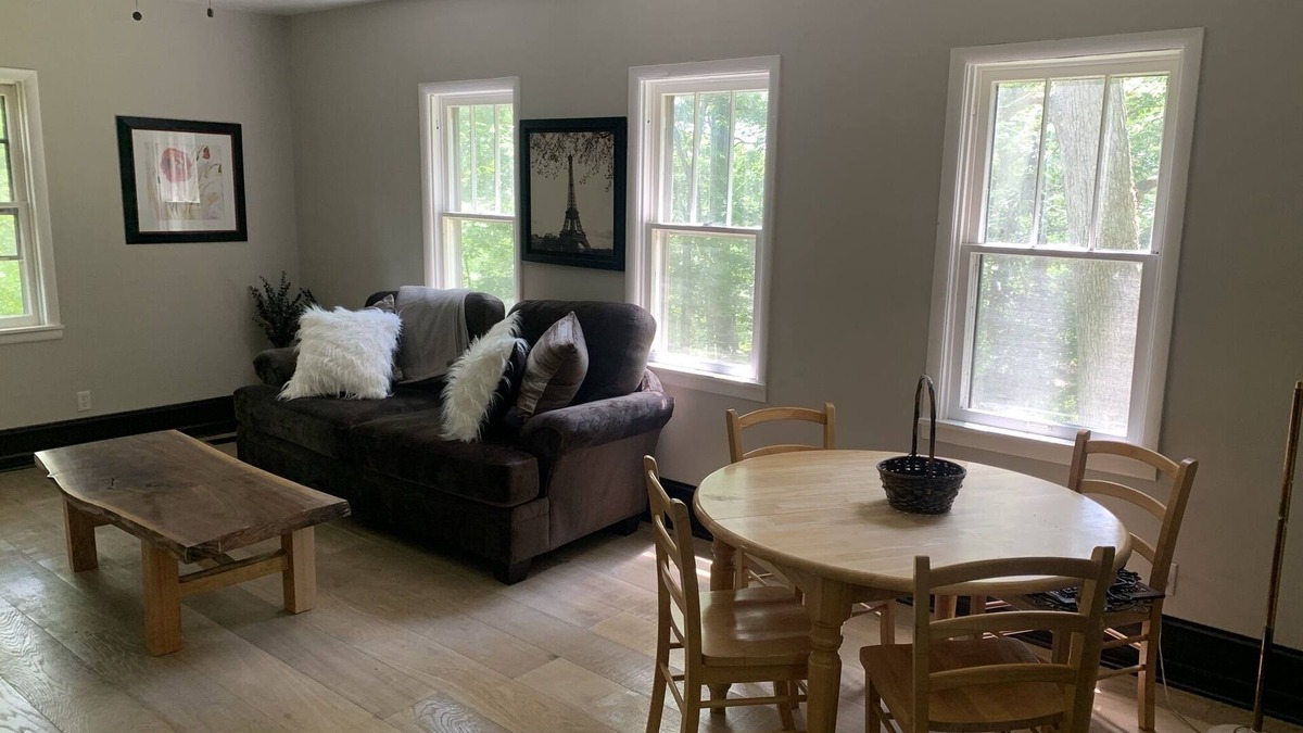 Ballwin House | 3-bedroom vacation home just 20 minutes from Six Flags St. Louis