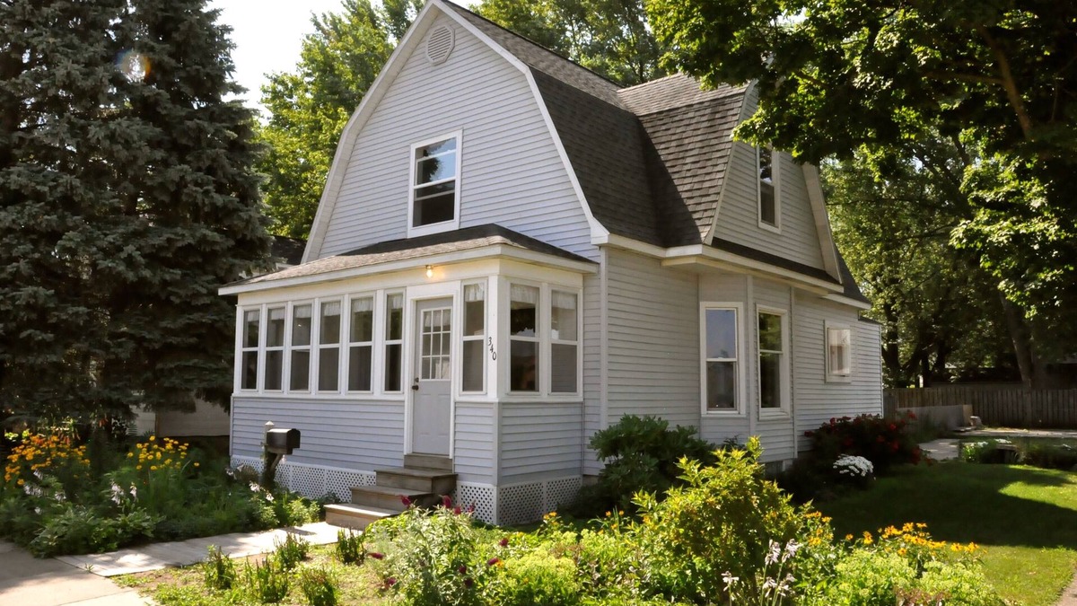 Holland House | 3-bedroom vacation home just a 4-minute walk to Downtown Holland.