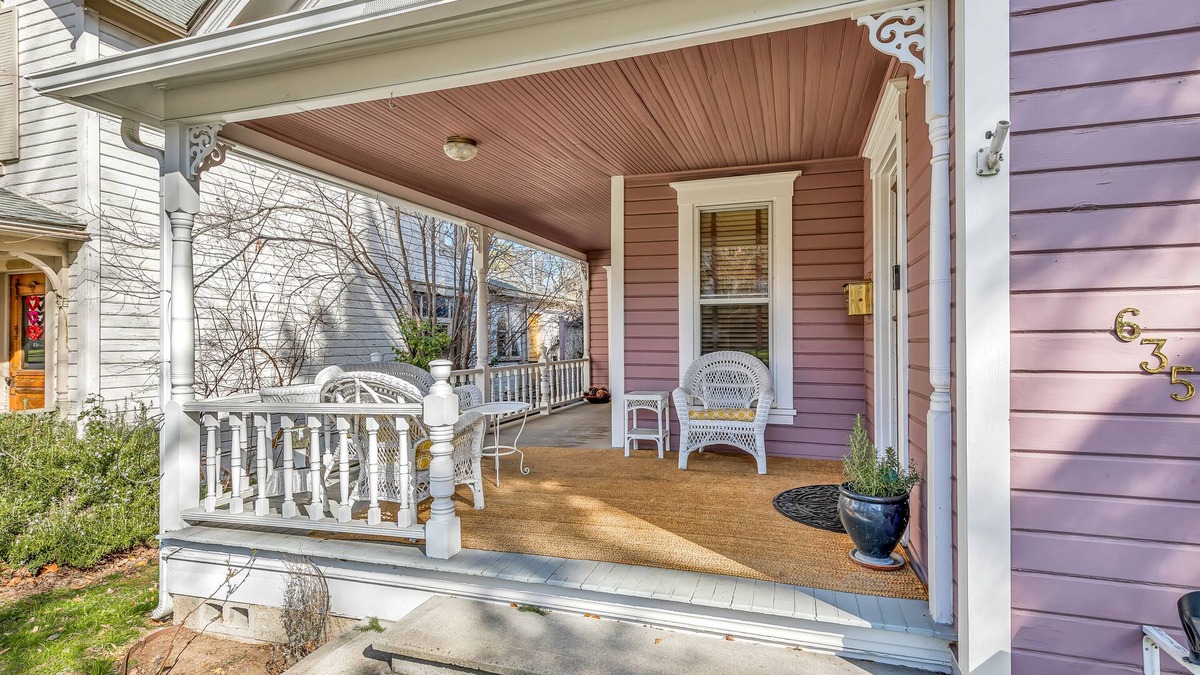 Siskiyou-Hargadine Historic District House | 3 Bedroom Victorian a few blocks from Downtown!