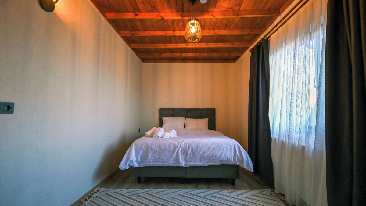 Serdivan Villa | 3-bedroom villa in lovely Serdivan with AC, WiFi