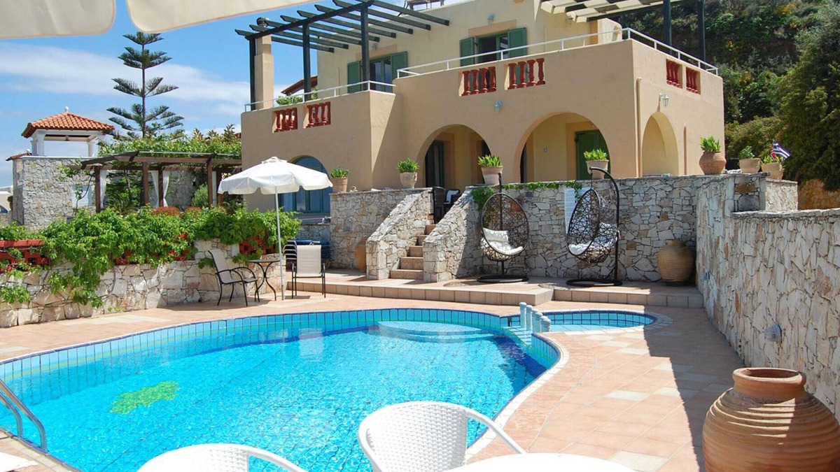 Agia Villa | 3-bedroom Villa Athina with a private (heated) pool