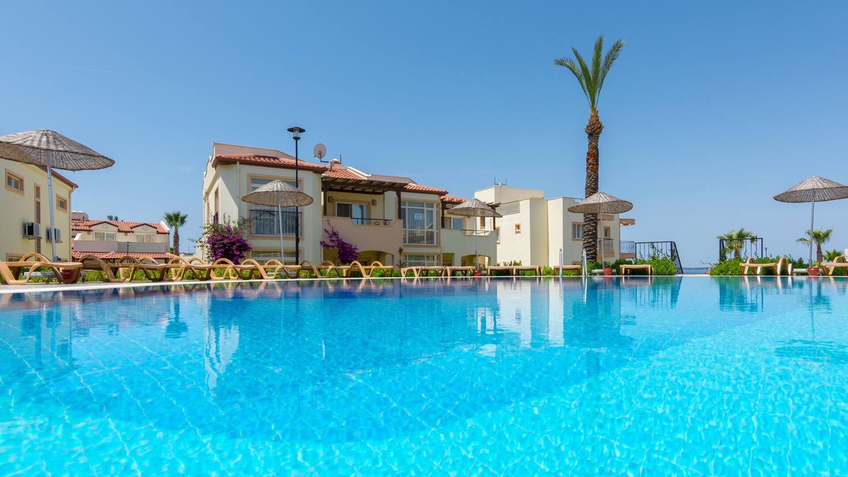 Bozbuk Villa | 3 BEDROOM VILLA IN APOLLONIUM SPA BEACH RESORT