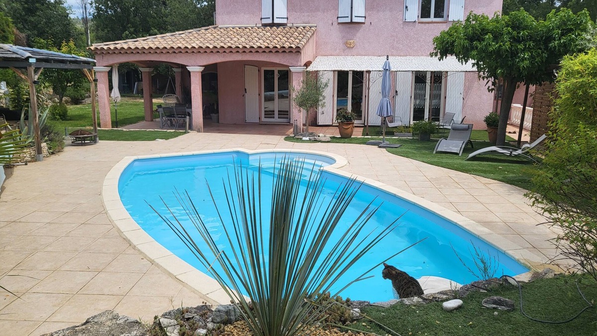 Pourrieres Villa | 3 Bedroom Villa in PourriÃ¨res