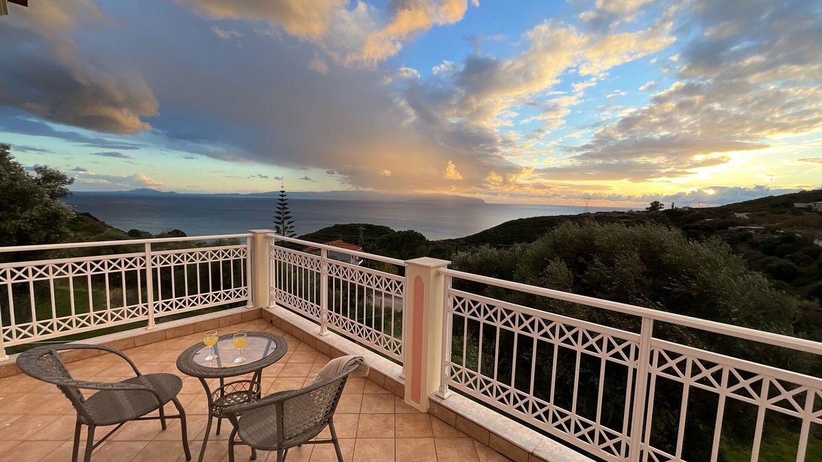 Ratzakli Villa | 3 Bedroom Villa in Skala