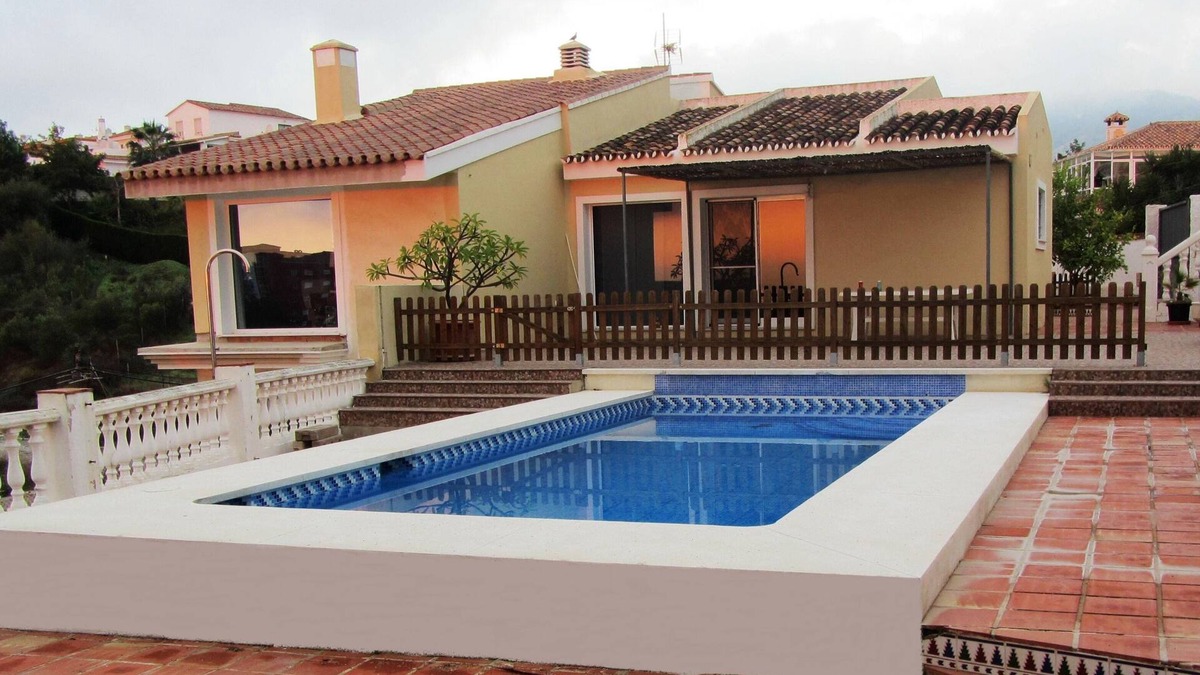 Benalmadena Costa Villa | 3 bedroom villa near the beach