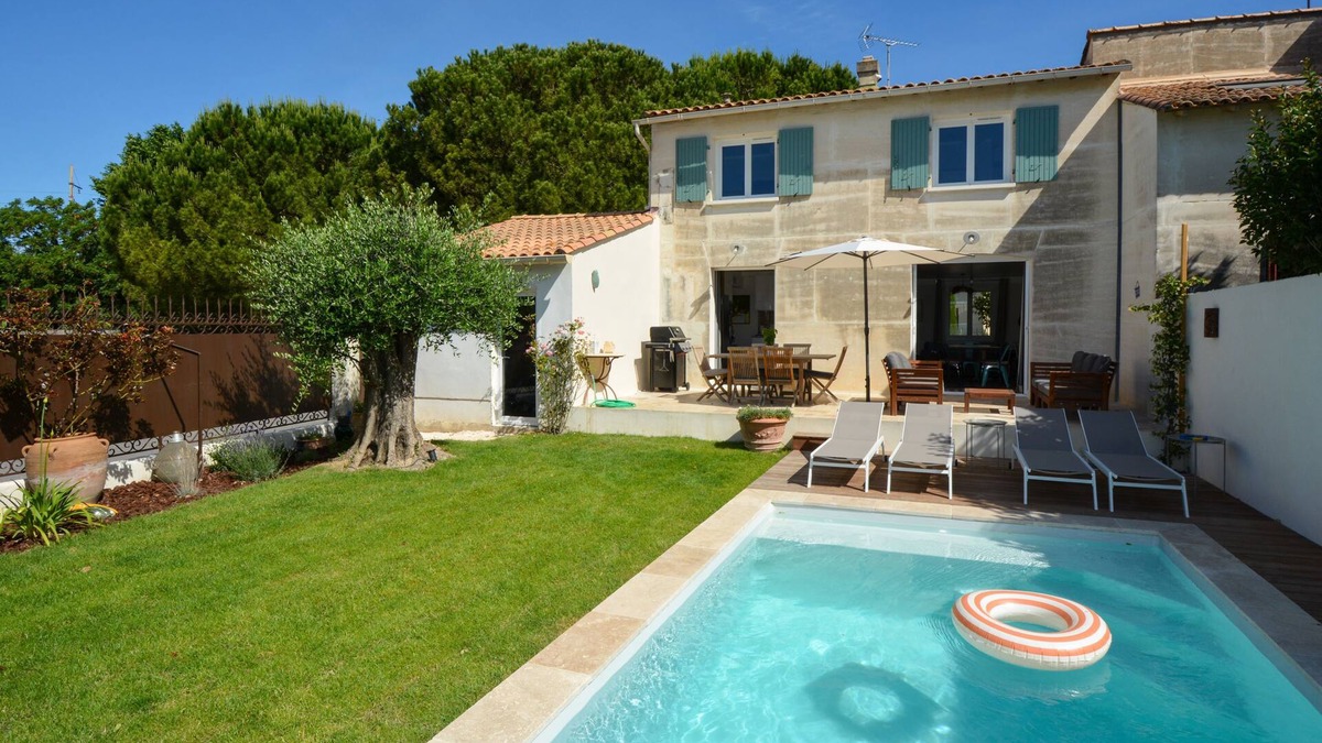Tarascon Villa | 3-bedroom villa with private pool and AC