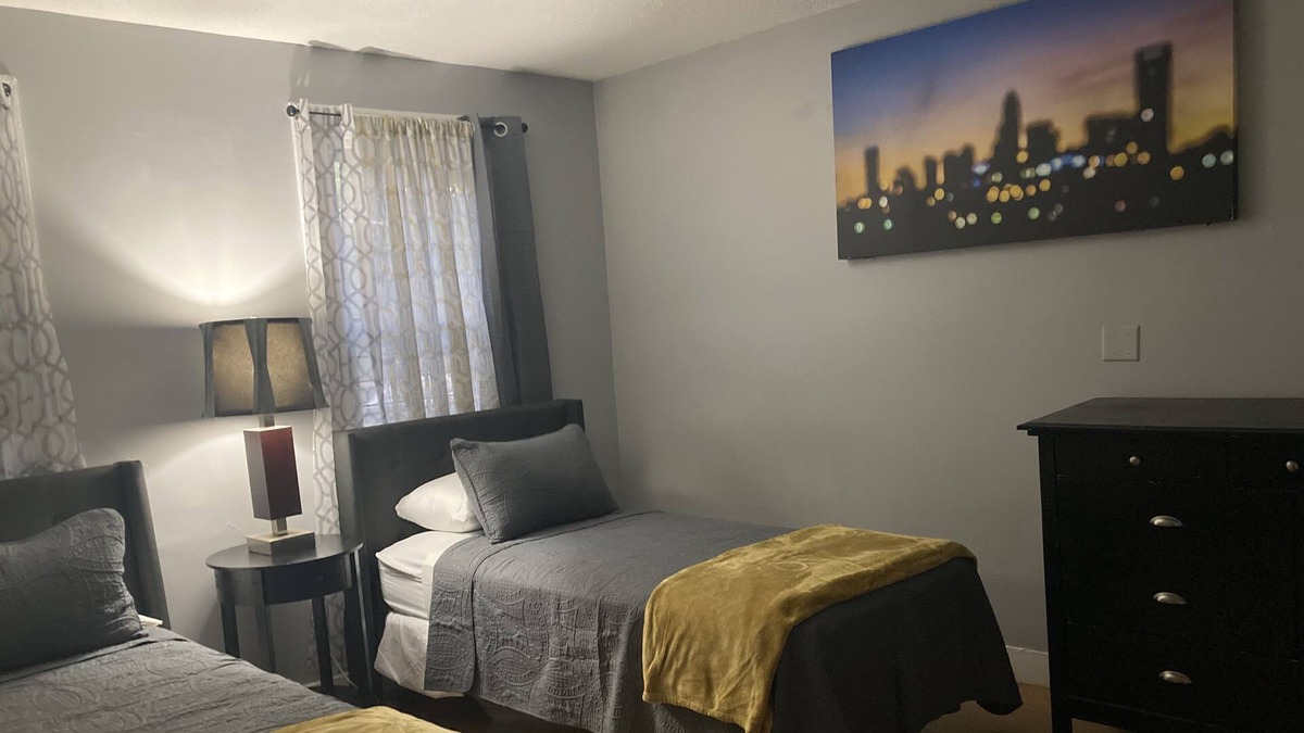 Dwight House | 3 BEDROOM/WALKING DISTANCE to YALE UNIVERSITY