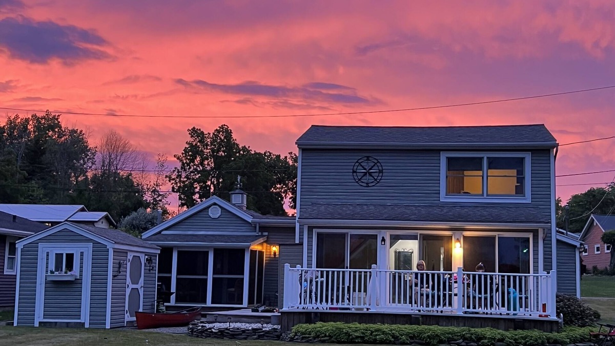 Hilton House | 3 bedroom waterfront house with large yard and Gorgeous view of Braddocks Bay