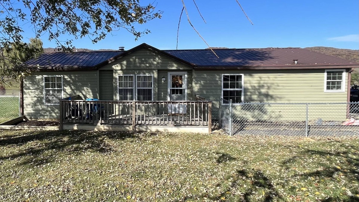 Wytheville House | 3 bedroom with parking and great views.
