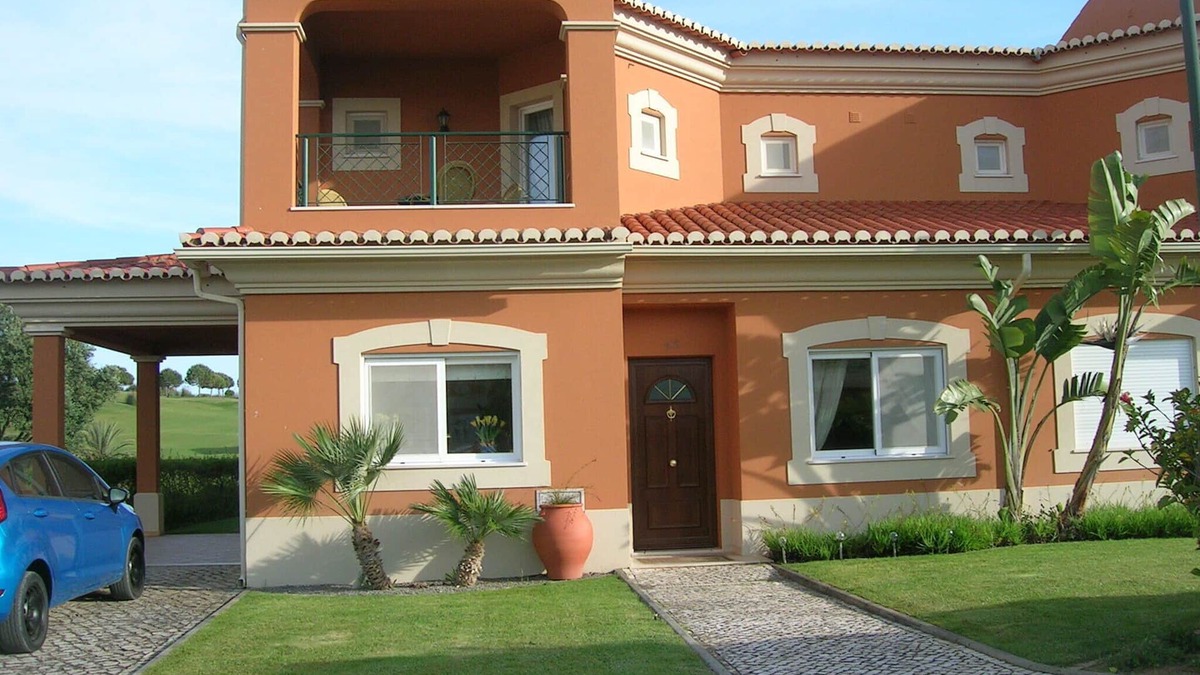 Atalaia Villa | 3 bedroomed villa with a south facing private garden access to golf and pool