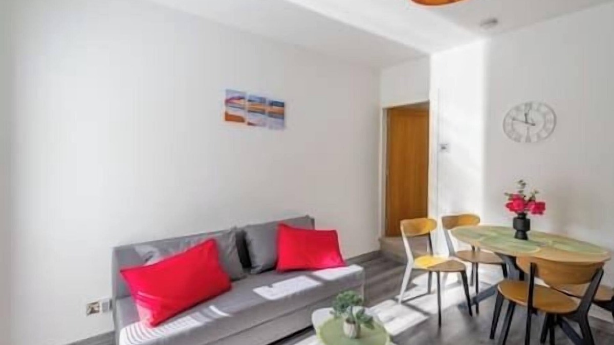 Stoke-on-Trent House | 3 Bedrooms - 3 Bathrooms incl 2 en-suites. Great for Family and Contractors. Long stays available. Alton Towers, Waterworld
